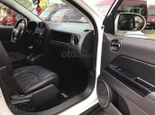 Cần bán xe Jeep Compass 2.4 AT sản xuất 2011, màu trắng, nhập khẩu