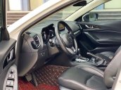 Cần bán Mazda 3 2.0AT năm 2017, màu trắng, giá thấp