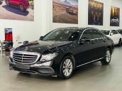 Cần bán xe Mercedes E200 sản xuất 2019, màu đen