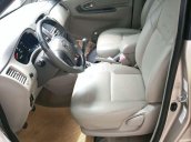 Cần bán lại xe Toyota Innova sản xuất năm 2015