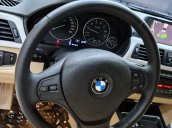 BMW 320i một đời chủ. Xe nhà trùm mền bởi vậy còn rất mới, toàn bộ còn zin theo xe