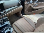 Bán Mercedes Benz E250 sản xuất 2016 ĐKLĐ 02/2018, màu xanh đen, full đồ chơi