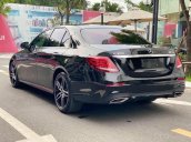 Cần bán xe Mercedes E300 AMG sản xuất 2020, màu đen