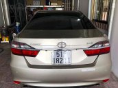 Bán Toyota Camry sản xuất 2015, màu ghi vàng, xe chính chủ, giá ưu đãi