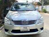 Cần bán gấp Toyota Innova sản xuất năm 2012 còn mới