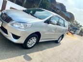 Cần bán gấp Toyota Innova sản xuất năm 2012 còn mới