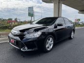 Cần bán Toyota Camry năm 2017 còn mới