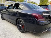 Xe Mercedes C300 AMG đời 2016, màu đen, xe chính chủ