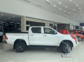 Bán ô tô Toyota Hilux 2.4 4x2 AT năm sản xuất 2021