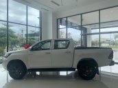 Bán ô tô Toyota Hilux 2.4 4x2 AT năm sản xuất 2021