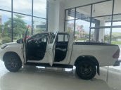 Bán ô tô Toyota Hilux 2.4 4x2 AT năm sản xuất 2021