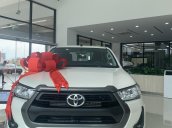 Bán ô tô Toyota Hilux 2.4 4x2 AT năm sản xuất 2021