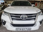 Bán Toyota Fortuner 2.4MT đời 2020 số tay màu trắng máy dầu siêu lướt, xe chính chủ