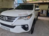 Bán Toyota Fortuner 2.4MT đời 2020 số tay màu trắng máy dầu siêu lướt, xe chính chủ