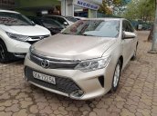 Toyota Camry 2.0 2015 vàng cát - sờ mát tay