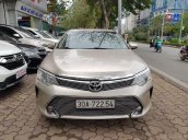 Toyota Camry 2.0 2015 vàng cát - sờ mát tay