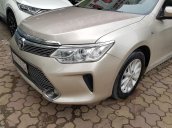 Toyota Camry 2.0 2015 vàng cát - sờ mát tay