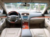 Cần bán gấp Toyota Camry năm 2008, màu bạc còn mới