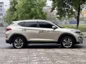 Xe Hyundai Tucson, vàng cát năm sản xuất 2018, giá chỉ 819 triệu