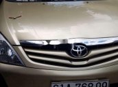 Xe Toyota Innova năm sản xuất 2009, màu vàng