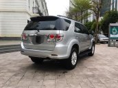 Bán xe Toyota Fortuner năm 2012, màu bạc còn mới