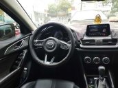 Cần bán lại xe Mazda 3 sản xuất năm 2017, màu trắng còn mới