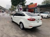 Cần bán xe Ford Fiesta đời 2015, màu trắng còn mới