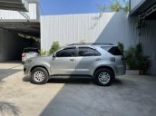 Cần bán gấp Toyota Fortuner năm sản xuất 2012, màu bạc còn mới