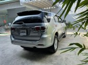 Cần bán gấp Toyota Fortuner năm sản xuất 2012, màu bạc còn mới