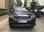 Cần bán xe Toyota Fortuner sản xuất năm 2013, màu đen còn mới, giá 581tr