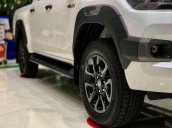 Cần bán Toyota Hilux năm sản xuất 2021, màu trắng, nhập khẩu nguyên chiếc