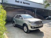 Cần bán gấp Toyota Fortuner năm sản xuất 2012, màu bạc còn mới