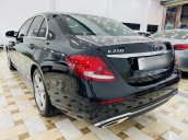 Cần bán lại xe Mercedes E 250 năm sản xuất 2017, màu đen