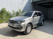 Cần bán gấp Toyota Fortuner năm sản xuất 2012, màu bạc còn mới