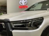 Cần bán Toyota Hilux năm sản xuất 2021, màu trắng, nhập khẩu nguyên chiếc