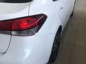 Cần bán Kia Cerato đời 2018, màu trắng chính chủ