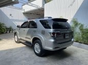 Cần bán gấp Toyota Fortuner năm sản xuất 2012, màu bạc còn mới