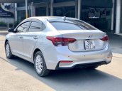 Bán ô tô Hyundai Accent 2019, màu bạc chính chủ, giá 428tr