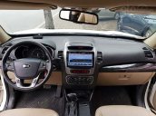 Cần bán xe Kia Sorento năm 2016, màu trắng còn mới, giá 685tr