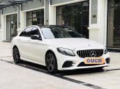 Cần bán gấp Mercedes C class sản xuất 2018, màu trắng, xe nhập còn mới