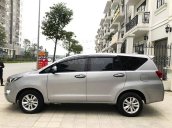 Cần bán gấp Toyota Innova sản xuất năm 2017, màu bạc, giá 550tr