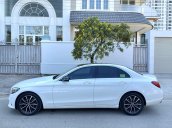 Bán Mercedes Benz C200, sản xuất 2019, chạy 7000mls, xe màu trắng nội thất đen, còn mới nguyên như xe mới