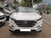 Bán Hyundai Tucson 2.0 màu trắng, máy xăng, sản xuất 2017, xe tư nhân chính chủ, một chủ từ đầu đi ít