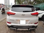 Bán Hyundai Tucson 2.0 màu trắng, máy xăng, sản xuất 2017, xe tư nhân chính chủ, một chủ từ đầu đi ít