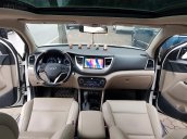 Bán Hyundai Tucson 2.0 màu trắng, máy xăng, sản xuất 2017, xe tư nhân chính chủ, một chủ từ đầu đi ít