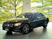 Cần bán lại xe Mercedes E180 đời 2020, màu đen còn mới