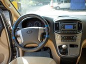 Cần bán gấp Hyundai Grand Starex đời 2017, màu bạc còn mới, giá 796tr