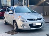 Bán Hyundai i20 AT sản xuất 2011, màu bạc, nhập khẩu nguyên chiếc xe gia đình, giá chỉ 306 triệu