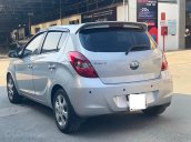 Bán Hyundai i20 AT sản xuất 2011, màu bạc, nhập khẩu nguyên chiếc xe gia đình, giá chỉ 306 triệu