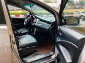 Cần bán Toyota Innova sản xuất 2016, màu bạc